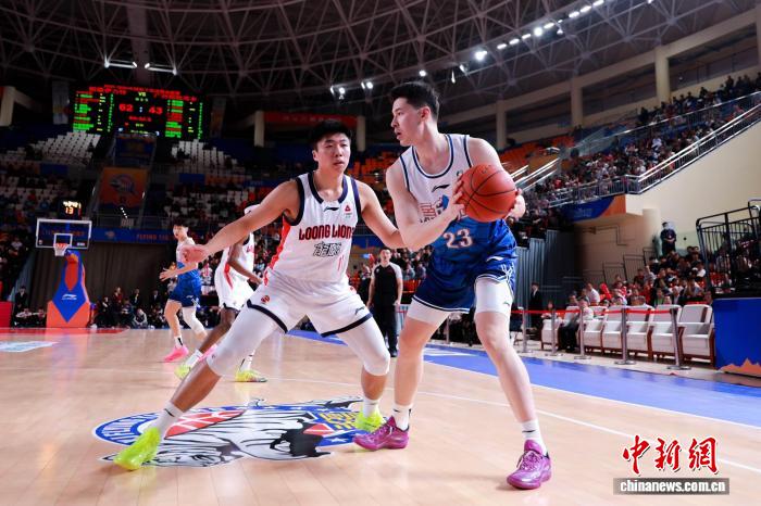 新疆男篮主场力克广州终结四连败