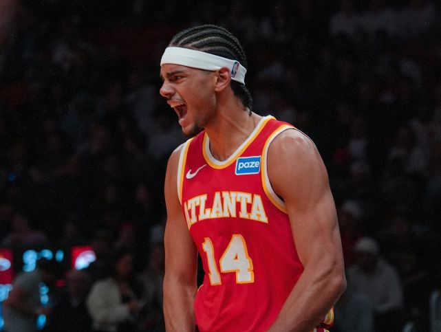 杰伦三双引领老鹰大胜雄鹿豪取9连胜