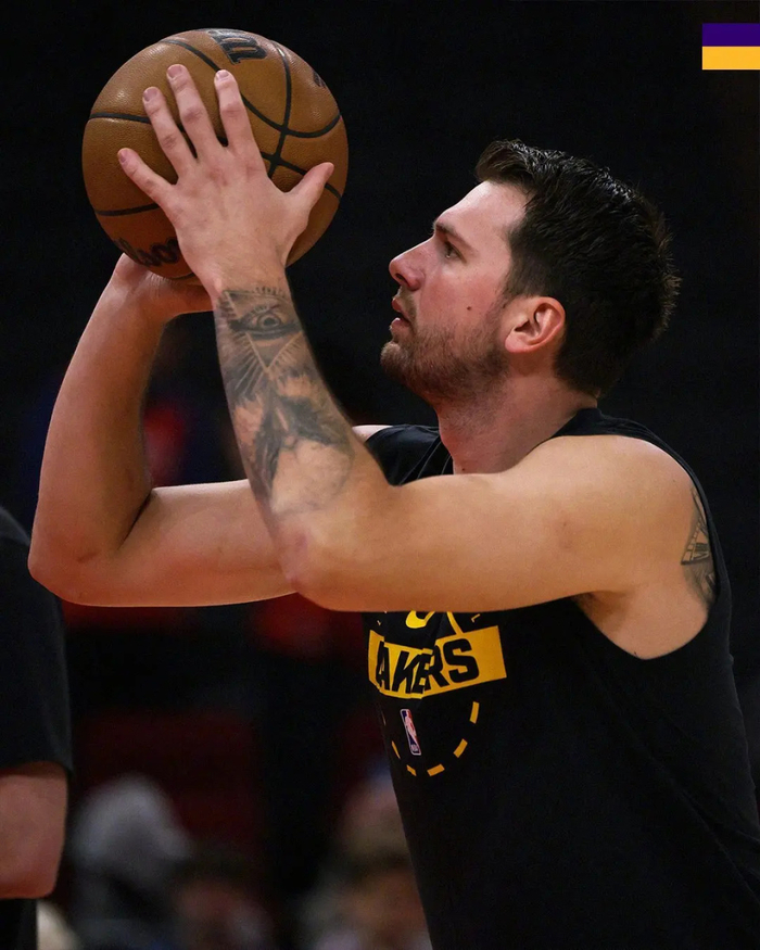 湖人防守提升卡位战锁定第三，季后赛前景引热