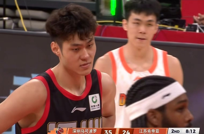 贺希宁31分率深圳男篮大胜江苏男篮