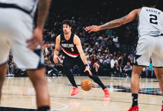 福克斯爆发率队狂胜开拓者 马刺17分优势锁定胜