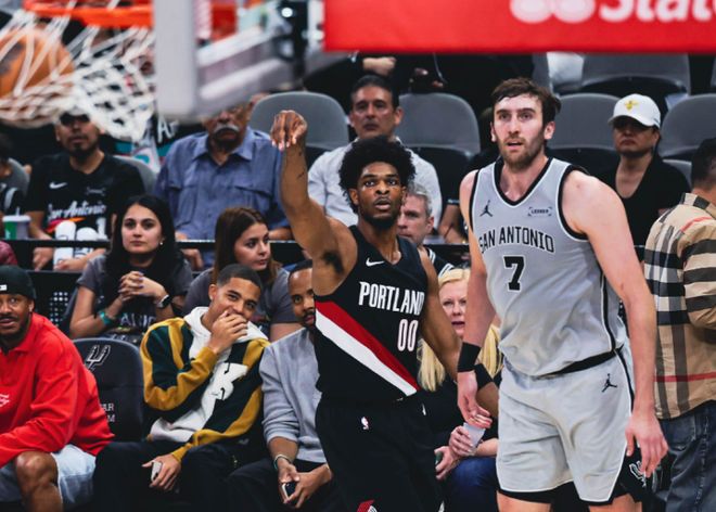 福克斯爆发率队狂胜开拓者 马刺17分优势锁定胜