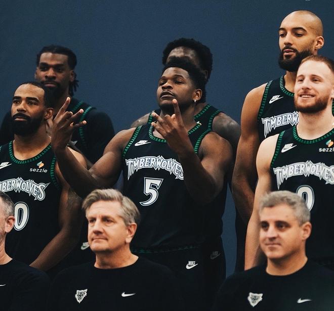 马刺创联盟最长连胜纪录提前锁定季后赛，文班